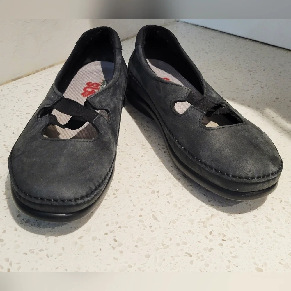 SAS Crissy Dk Gray Leather Comfort Flats with Cutout Design | Size 9